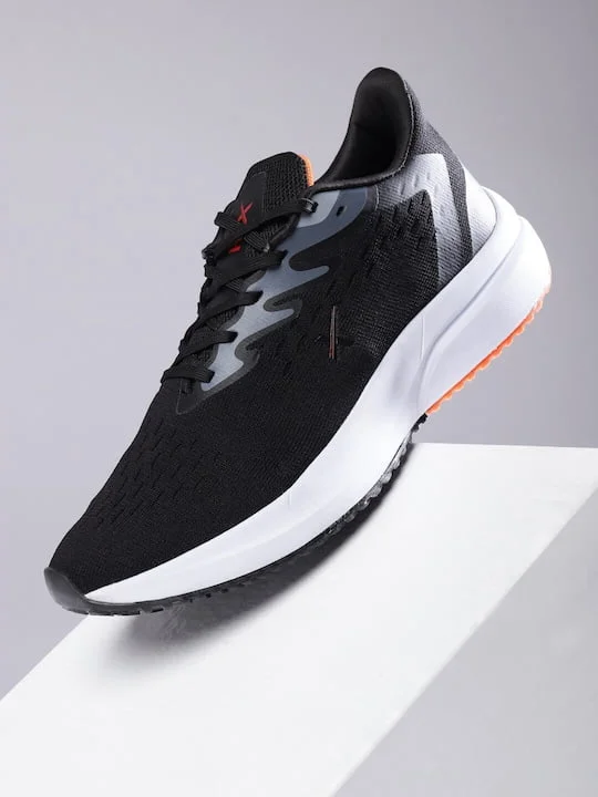 1cc134f2-c3c3-46ad-906b-47721830d7511690299725852SportsShoes1