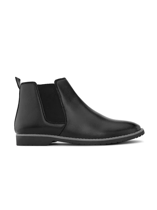 f1228670-b016-46b7-b4fc-8a8158898a041695713974003Boots4