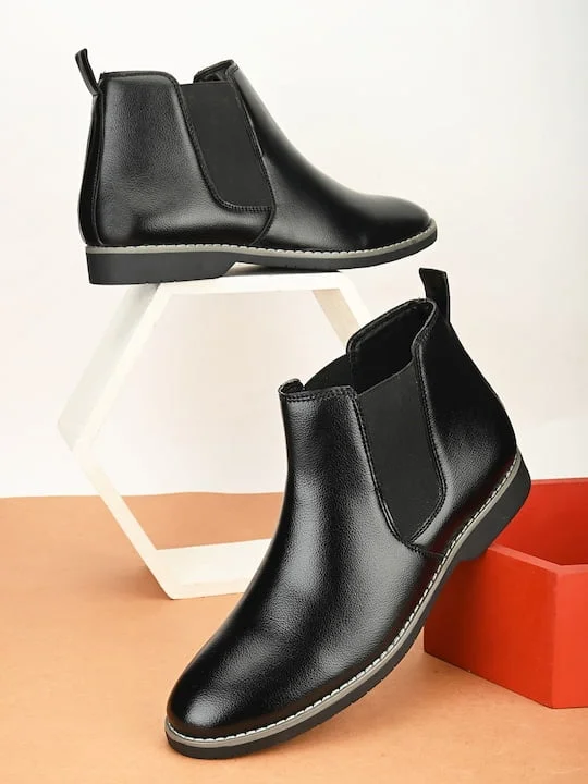 f352ae53-b676-4512-aa95-db41365d2dcf1695713974064Boots1